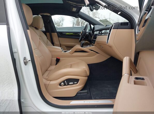 WP1BA2AY9MDA43853 2021 PORSCHE CAYENNE White Front interior view