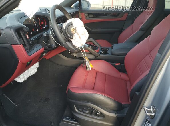 WP1BG2AY6SDA45006 2025 PORSCHE CAYENNE Silver წინა სალონის ხედი