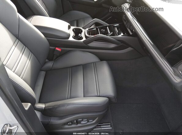 WP1BK2AY2SDA49259 2025 PORSCHE CAYENNE Gray Front interior view