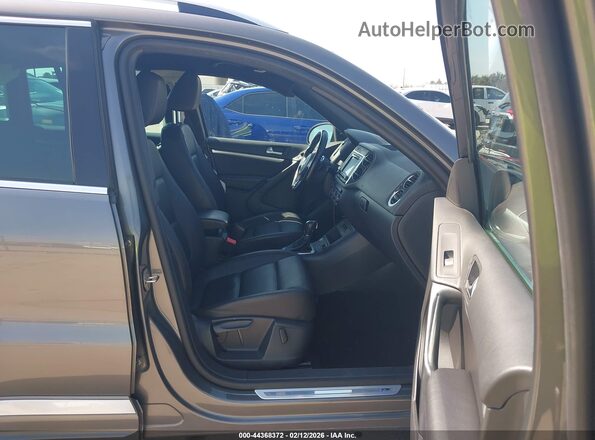 WVGAV7AX4GW087348 2016 VOLKSWAGEN TIGUAN Gray Front interior view