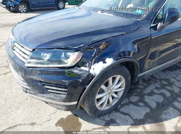 WVGEF7BP0HD004007 2017 VOLKSWAGEN TOUAREG Dark Blue Вид спереди