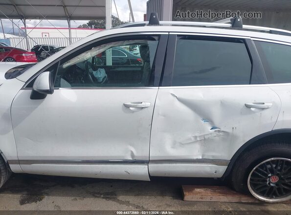 WVGEF7BP0HD005299 2017 VOLKSWAGEN TOUAREG White 
