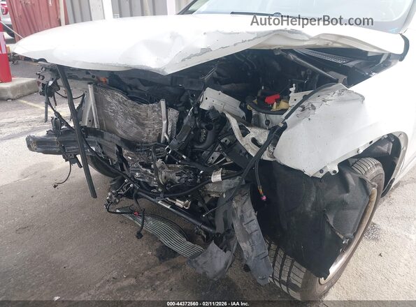 WVGEF7BP0HD005299 2017 VOLKSWAGEN TOUAREG White Front view