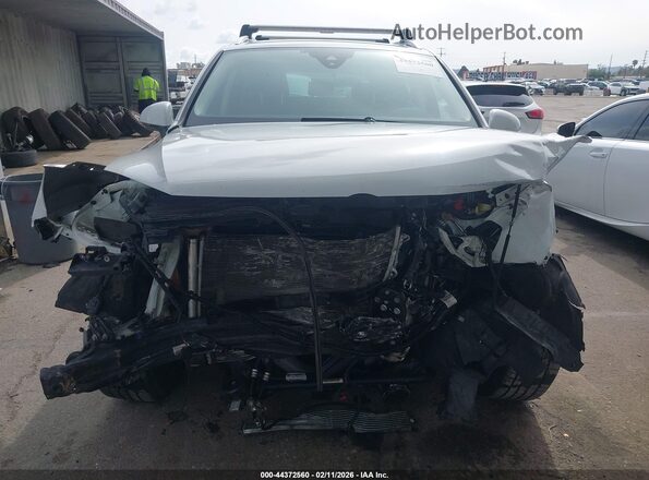 WVGEF7BP0HD005299 2017 VOLKSWAGEN TOUAREG White Rear interior view