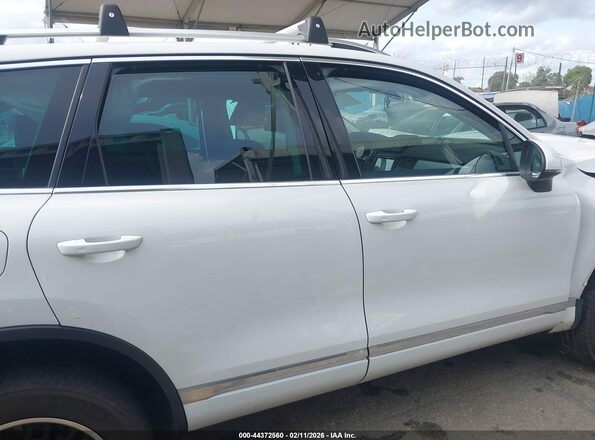 WVGEF7BP0HD005299 2017 VOLKSWAGEN TOUAREG White 360 interior view