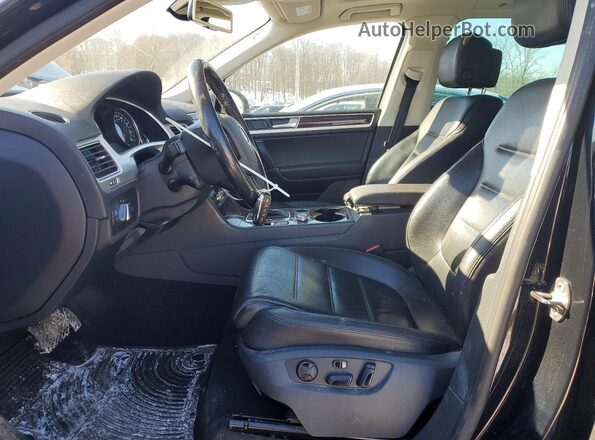 WVGEF9BP0GD010318 2016 VOLKSWAGEN TOUAREG Black წინა სალონის ხედი