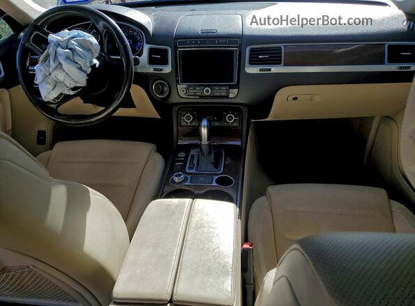 WVGEF9BP4GD002142 2016 VOLKSWAGEN TOUAREG Black წინა პანელის ხედი