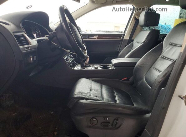 WVGEP9BP3GD000542 2016 VOLKSWAGEN TOUAREG White წინა სალონის ხედი