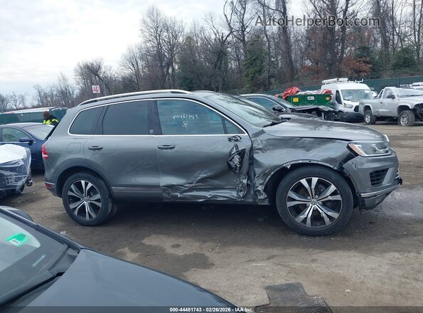 WVGRF7BP2HD000879 2017 VOLKSWAGEN TOUAREG Серый Вид задней части салона