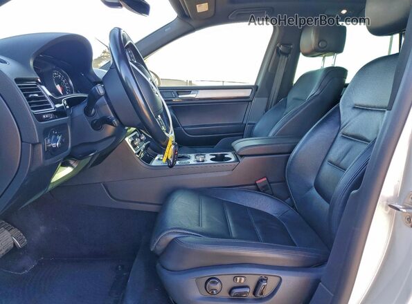 WVGRF7BP4HD006392 2017 VOLKSWAGEN TOUAREG White 