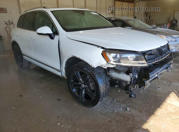 WVGRF7BP6HD003249 2017 VOLKSWAGEN TOUAREG White Przód prawy