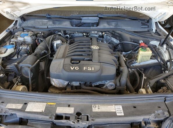 WVGRF7BP6HD003249 2017 VOLKSWAGEN TOUAREG White Widok komory silnika