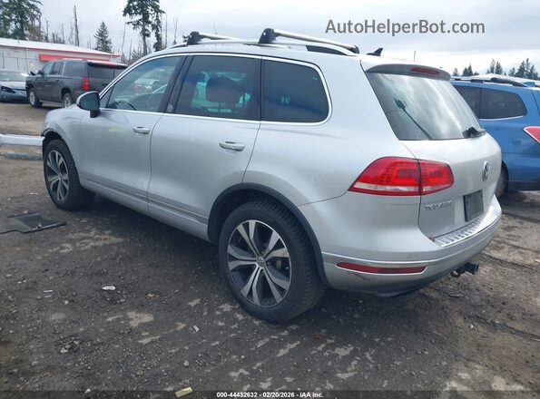 WVGRF7BPXHD004467 2017 VOLKSWAGEN TOUAREG Silver Tył lewy