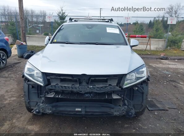 WVGRF7BPXHD004467 2017 VOLKSWAGEN TOUAREG Silver Widok wnętrza z tyłu