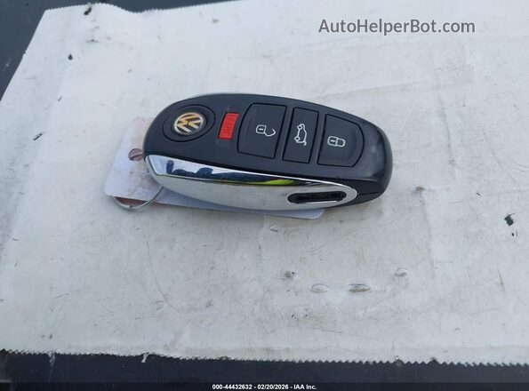 WVGRF7BPXHD004467 2017 VOLKSWAGEN TOUAREG Silver Widok deski rozdzielczej