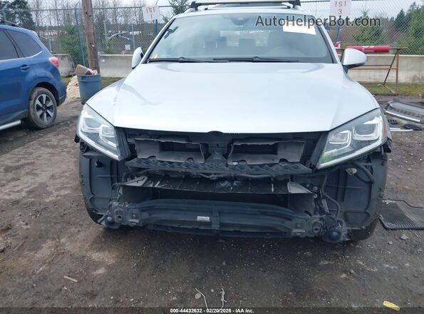 WVGRF7BPXHD004467 2017 VOLKSWAGEN TOUAREG Silver Widok z przodu