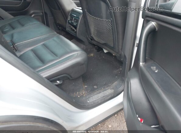 WVGRF7BPXHD004467 2017 VOLKSWAGEN TOUAREG Silver Widok naklejki z numerem VIN