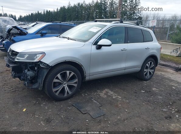 WVGRF7BPXHD004467 2017 VOLKSWAGEN TOUAREG Silver Przód lewy