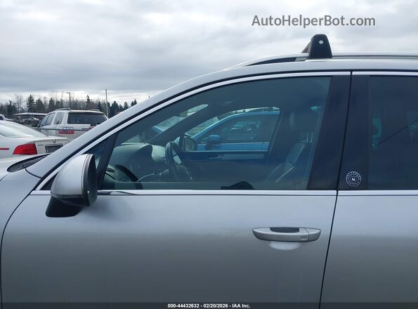 WVGRF7BPXHD004467 2017 VOLKSWAGEN TOUAREG Silver 