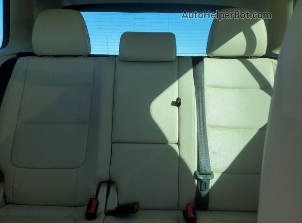 WVGRV7AX3HK019232 2017 VOLKSWAGEN TIGUAN White Вид задніх сидінь