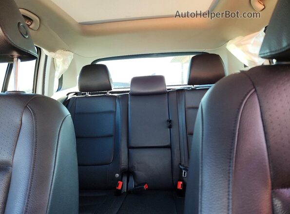 WVGSV7AX4HK009746 2017 VOLKSWAGEN TIGUAN Белый Вид задних сидений