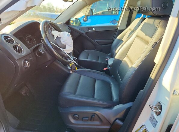 WVGSV7AX4HK009746 2017 VOLKSWAGEN TIGUAN Белый Вид салона спереди