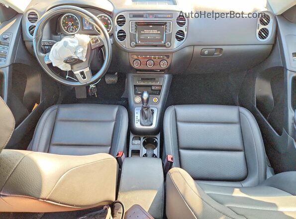 WVGSV7AX4HK009746 2017 VOLKSWAGEN TIGUAN Белый Вид панели приборов