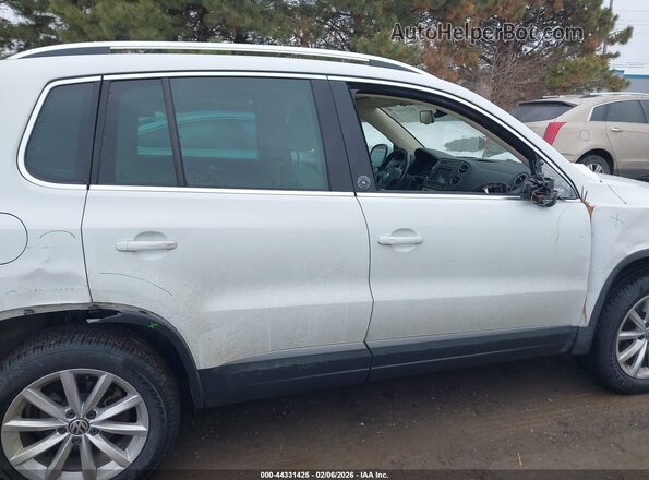 WVGSV7AX9HW510799 2017 VOLKSWAGEN TIGUAN White უკანა სალონის ხედი