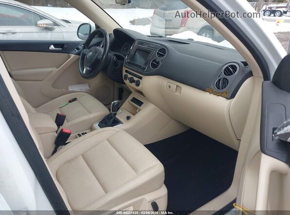 WVGSV7AX9HW510799 2017 VOLKSWAGEN TIGUAN White წინა სალონის ხედი