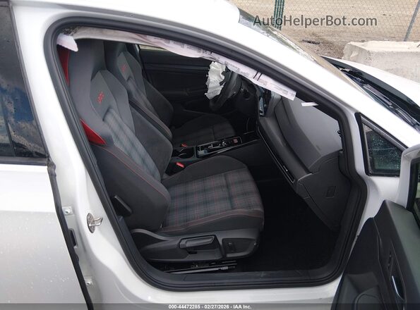 WVWGA7CD5PW138756 2023 VOLKSWAGEN GOLF White წინა სალონის ხედი