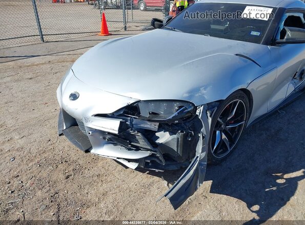WZ1DB0C04MW037886 2021 TOYOTA GR SUPRA Silver Widok z przodu