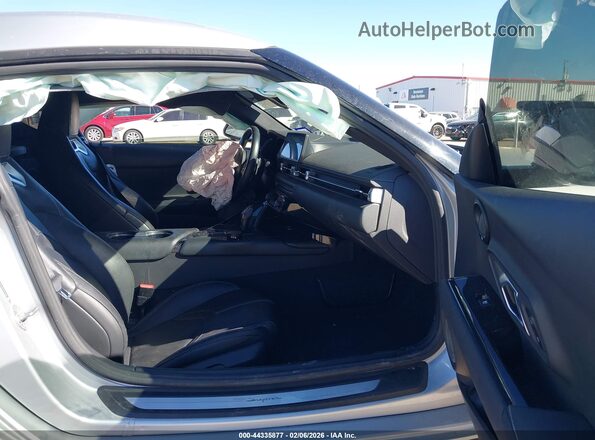 WZ1DB0C04MW037886 2021 TOYOTA GR SUPRA Silver Widok wnętrza z przodu