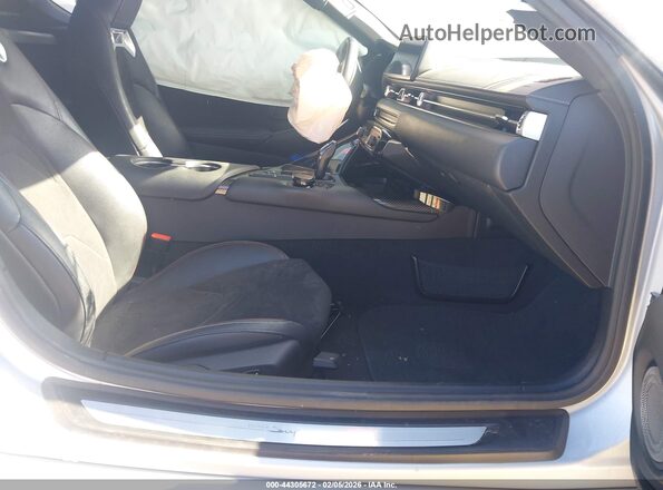 WZ1DB2C0XNW048405 2022 TOYOTA GR SUPRA Silver Front interior view