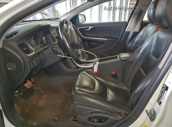 YV126MFL3H2421611 2017 VOLVO S60 White Вид салону спереду