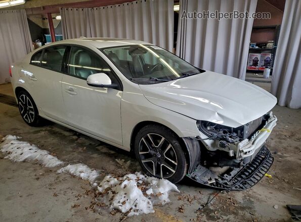 YV126MFL3H2421611 2017 VOLVO S60 White Передня права чверть