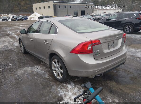 YV1612TK7G2392452 2016 VOLVO S60 Tan Trasero izquierdo