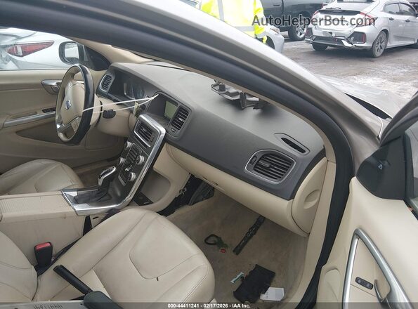 YV1612TK7G2392452 2016 VOLVO S60 Tan Vista interior delantera