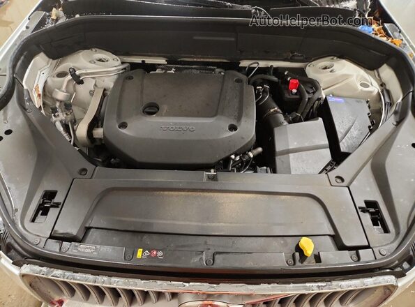 YV40621N5P1976667 2023 VOLVO XC90 White Vista del compartimento del motor