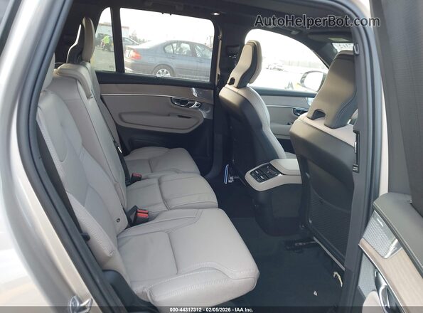 YV4062PM8T1478682 2026 VOLVO XC90 Gold Vista de la etiqueta del VIN