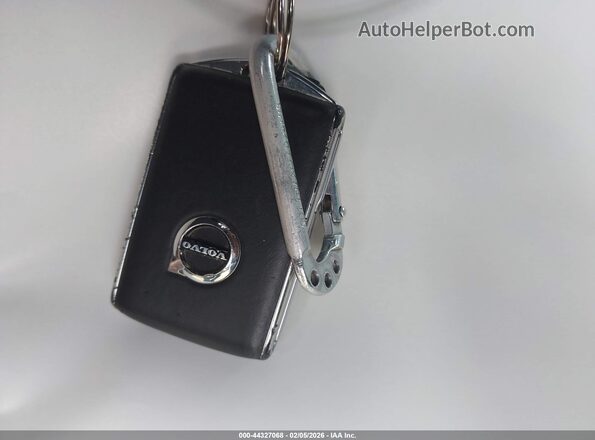 YV4102DL4L1504566 2020 VOLVO XC60 Белый 