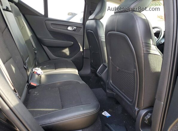 YV4162UK8L2267483 2020 VOLVO XC40 Black Rear interior view