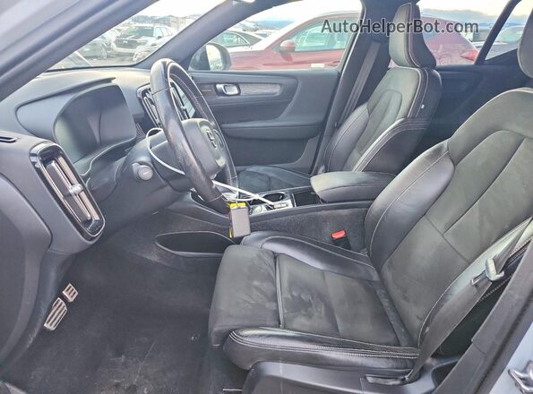 YV4162UM2M2525242 2021 VOLVO XC40 Gray Вид салону спереду