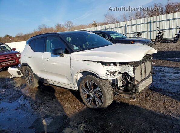 YV4162UM3N2788776 2022 VOLVO XC40 White Front right