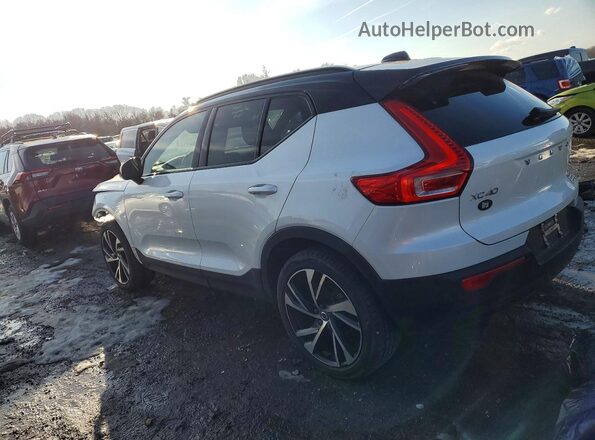 YV4162UM3N2788776 2022 VOLVO XC40 White Rear left