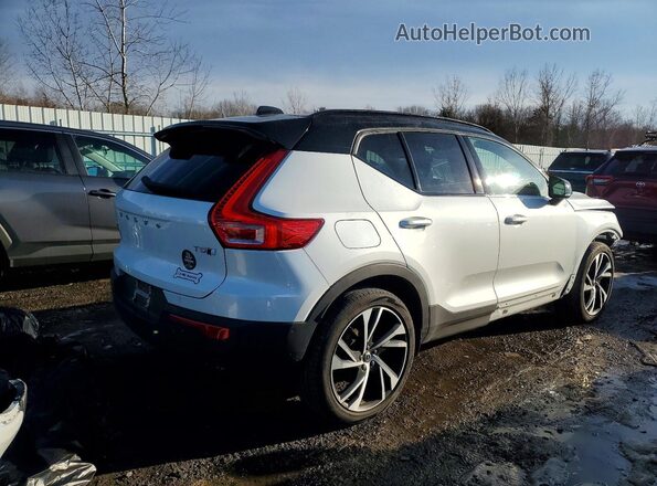 YV4162UM3N2788776 2022 VOLVO XC40 White Rear right
