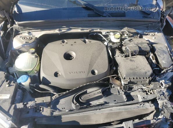 YV4162UM5N2647322 2022 VOLVO XC40 Gray Vista del compartimento del motor