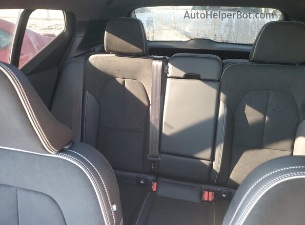 YV4162UM5N2647322 2022 VOLVO XC40 Gray Vista de los asientos traseros