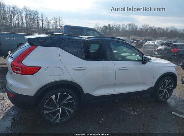 YV4162UM6M2539824 2021 VOLVO XC40 White 
