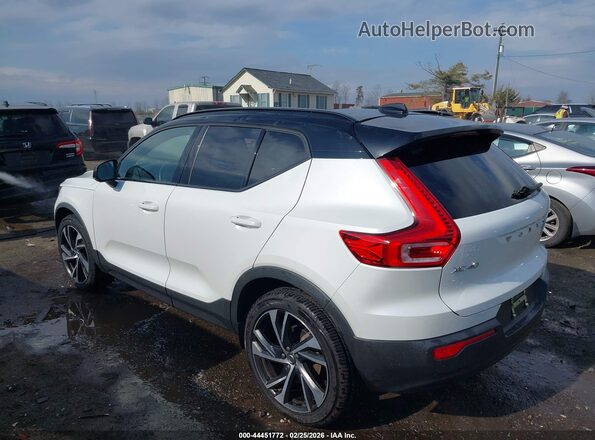 YV4162UM6M2539824 2021 VOLVO XC40 White 