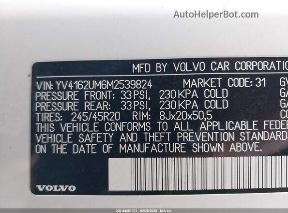 YV4162UM6M2539824 2021 VOLVO XC40 White 